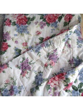Vintage Reversible Twin Floral Comforter Pink Purple Floral on White 63"x88"